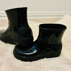 UGG Black Winter Rain Boots with Glossy Waterproof Material and Thick Sole